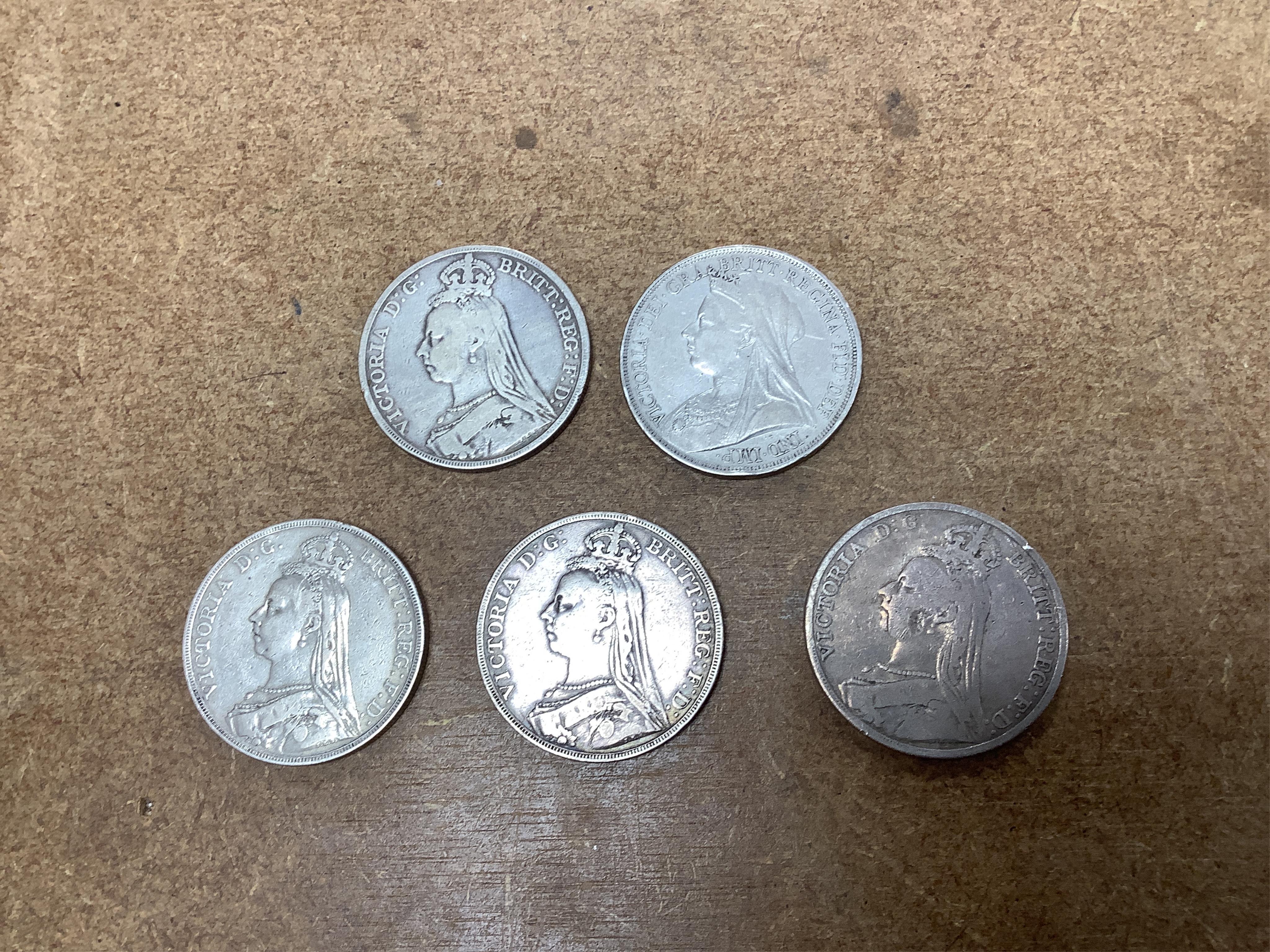 British silver coins, Victoria to George VI, eighteen crowns;, two 1889, 1890, 1891, 1892, two 1893, 1894 to 1895, 1896, 1897, 1898, four 1935 and 1937, ranging from fine to about EF